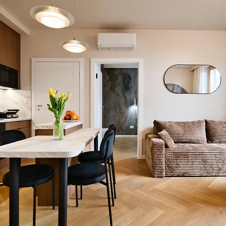 Jasmine Grand 7 By Housine